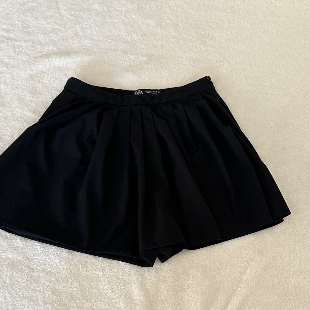 Zara pleated  Black Skorts